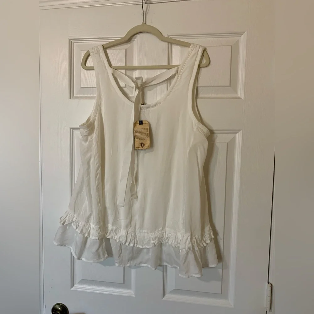 NWT Democracy Ivory Floral Embroidered Sleeveless Ruff Top Size‎ L Casual Summer